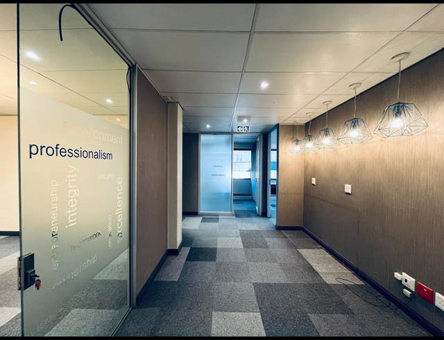 1,663M² OFFICE FOR SALE IN HALFWAY HOUSE